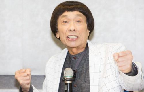 而这个老爸,也是娱乐圈的人,他叫做"猪哥亮"——谢新达!