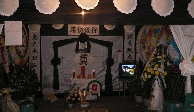 男子三任老婆相继去世, 老道士挖开他父亲的坟, 男子气坏了