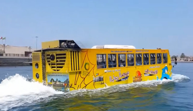 巴士还能在水里跑?确定不会进水吗