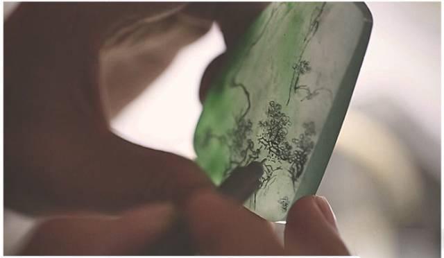 从面世那天起,它们就是一块块自带棱角的粗糙璞玉,经由打磨,雕琢,在世