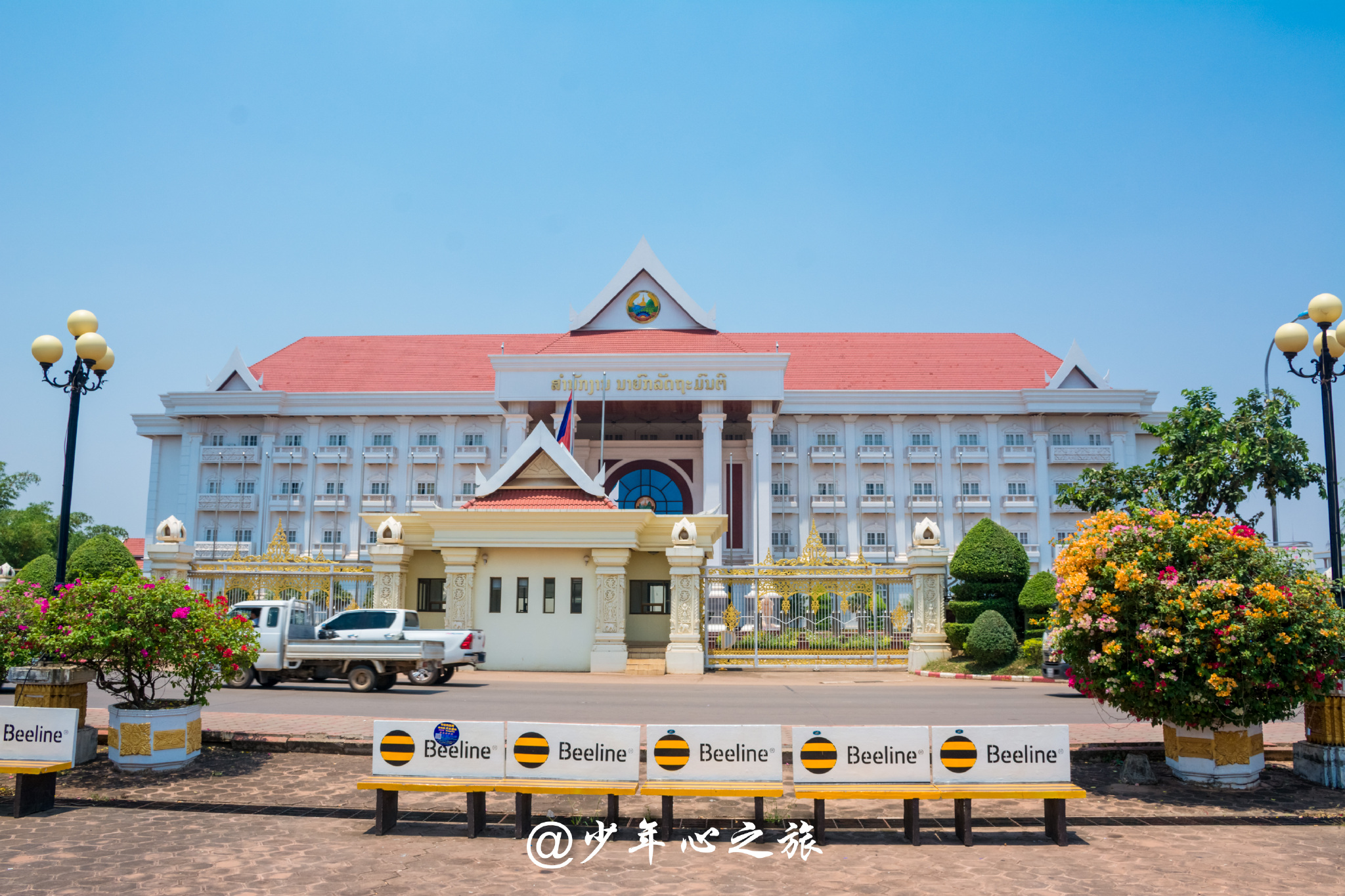 图1,老挝万象街景