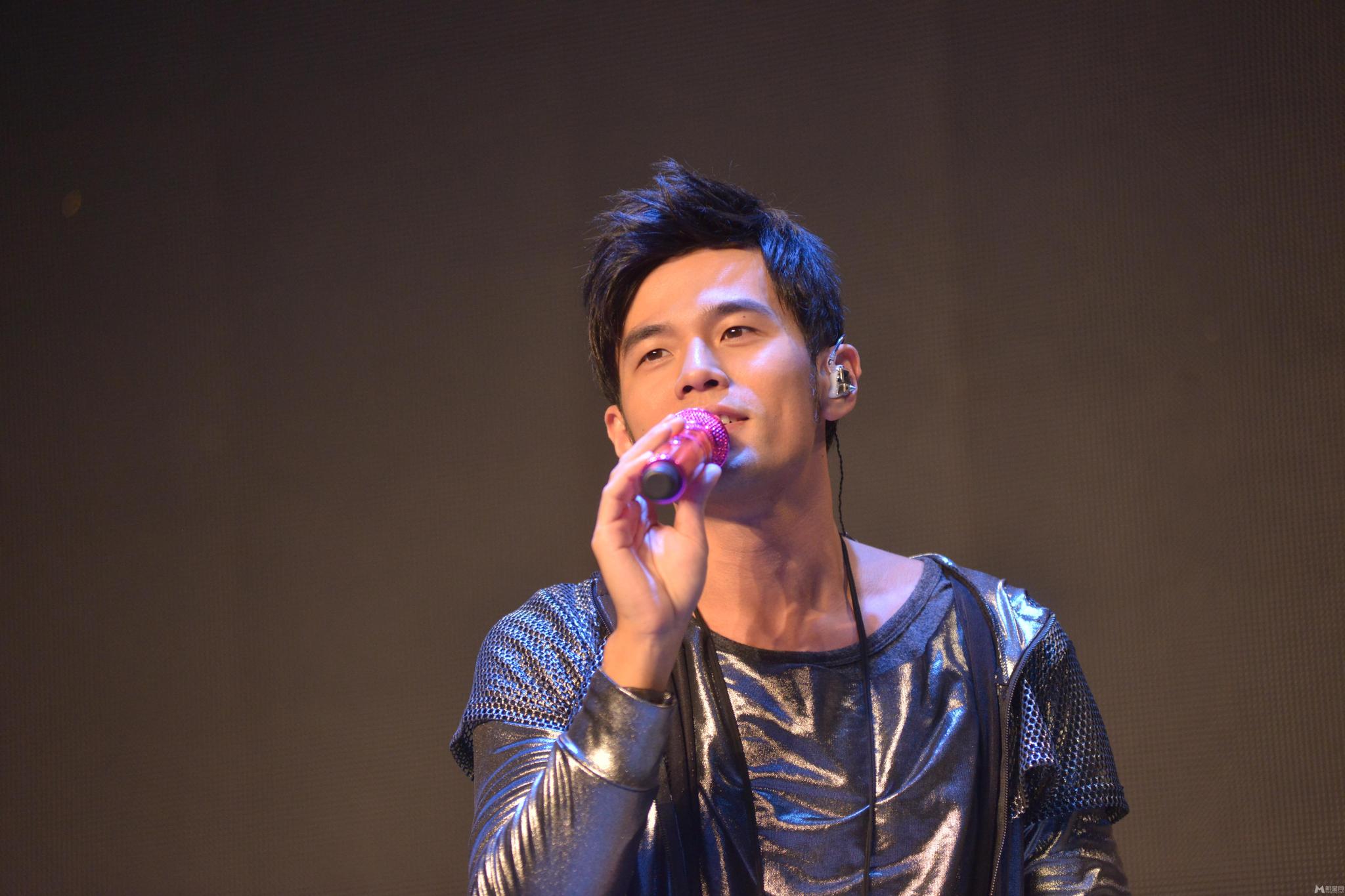 盘点周杰伦5部歌曲，《彩虹》上榜，第一名我听了整整8年！