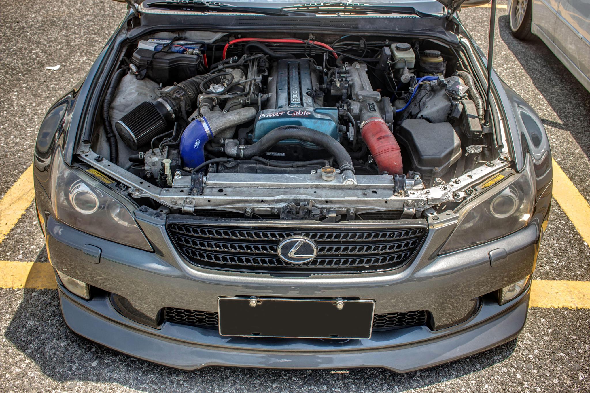 别被近乎原装的外观所蒙骗这部咬地鲨竟是千匹加速利器