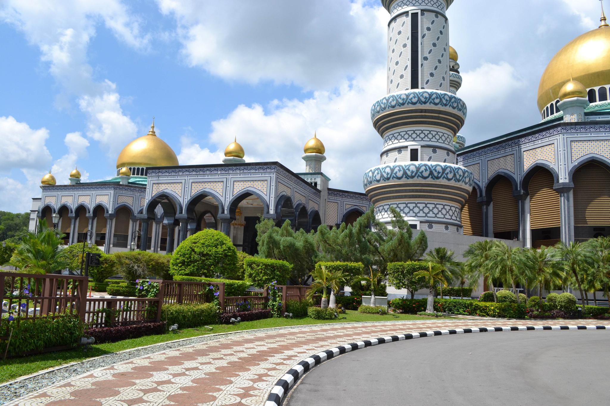 亚洲最富裕的国家,上学不要钱,无论大病小病都只收1元!