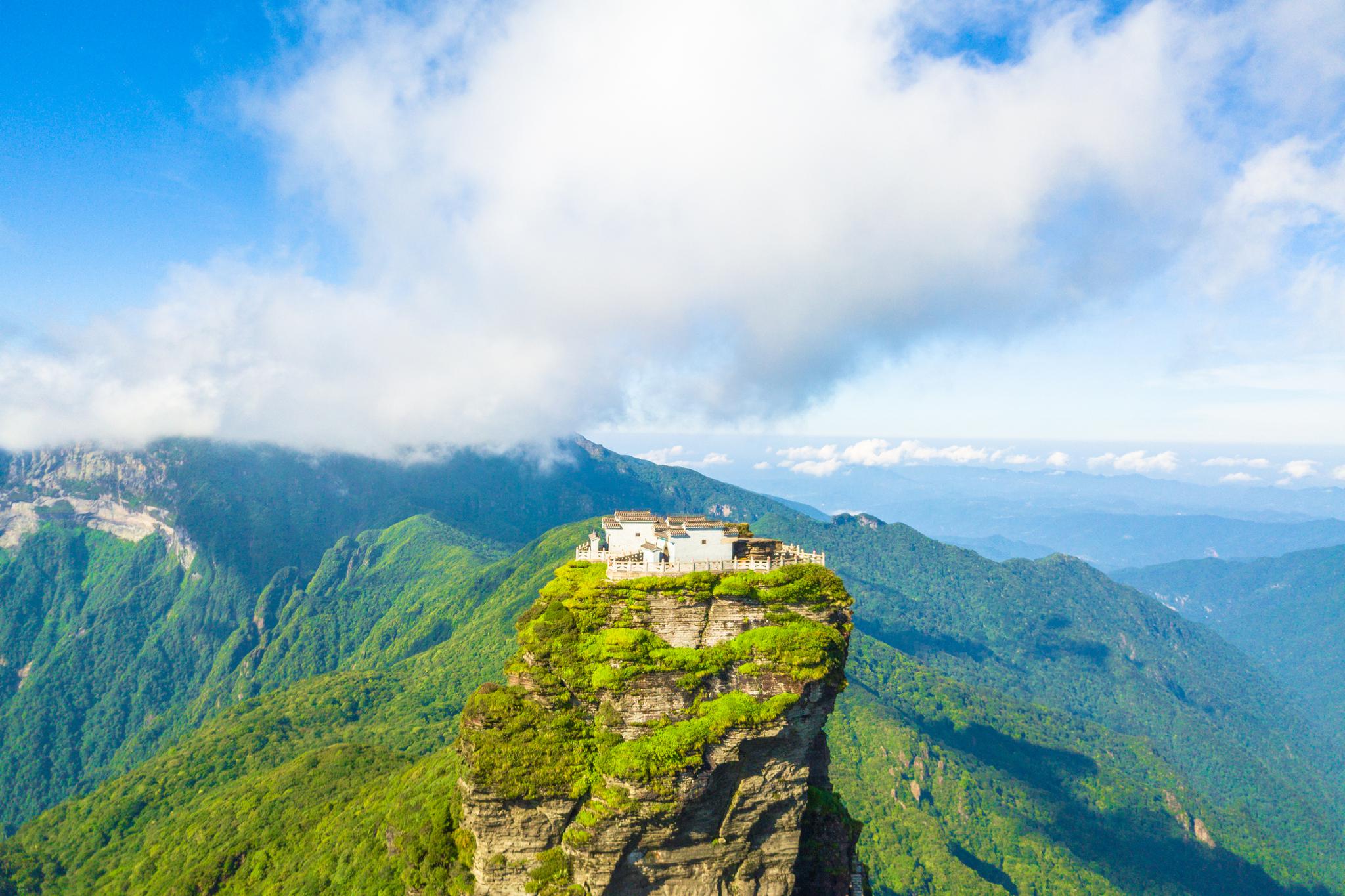 云开雾散的梵净山仙气飘飘的红云金顶如果我还生活在古代我一定觉