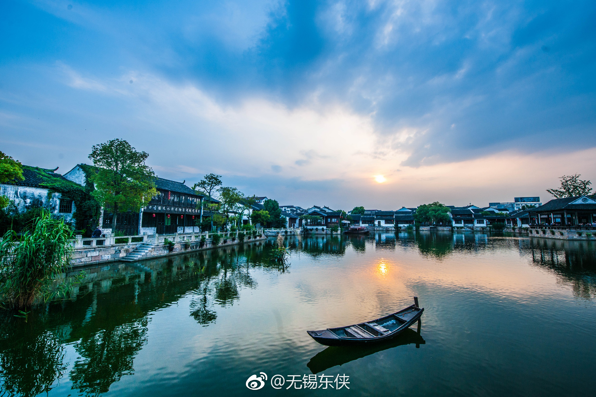 忆江南，回荡口。江南古镇的夜晚，静默不语，唯有晚霞相伴。|忆江南|江南古镇|晚霞_新浪新闻