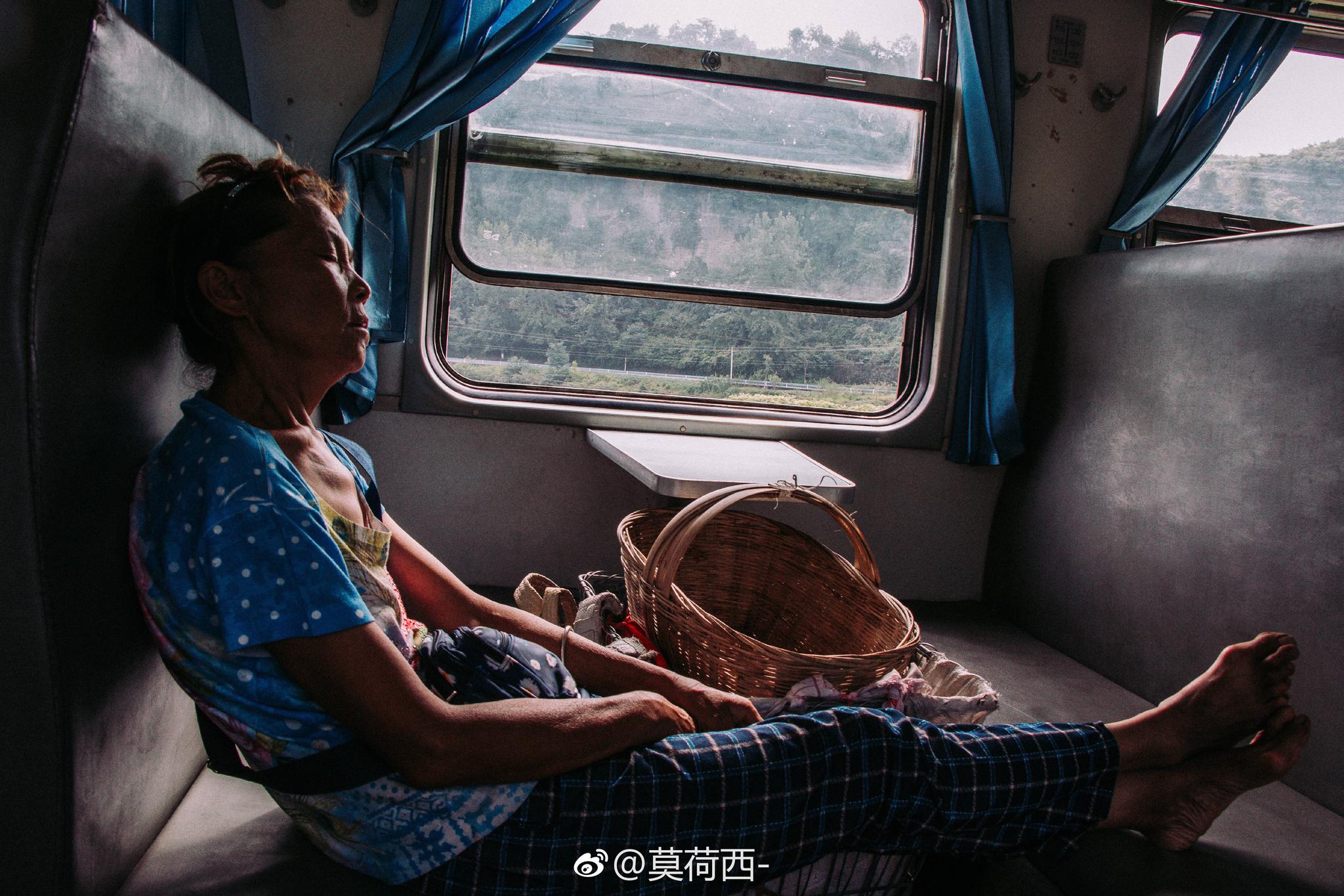 遵义西重庆5630次列车是高铁时代里遵义仅剩的一趟绿皮了最快一