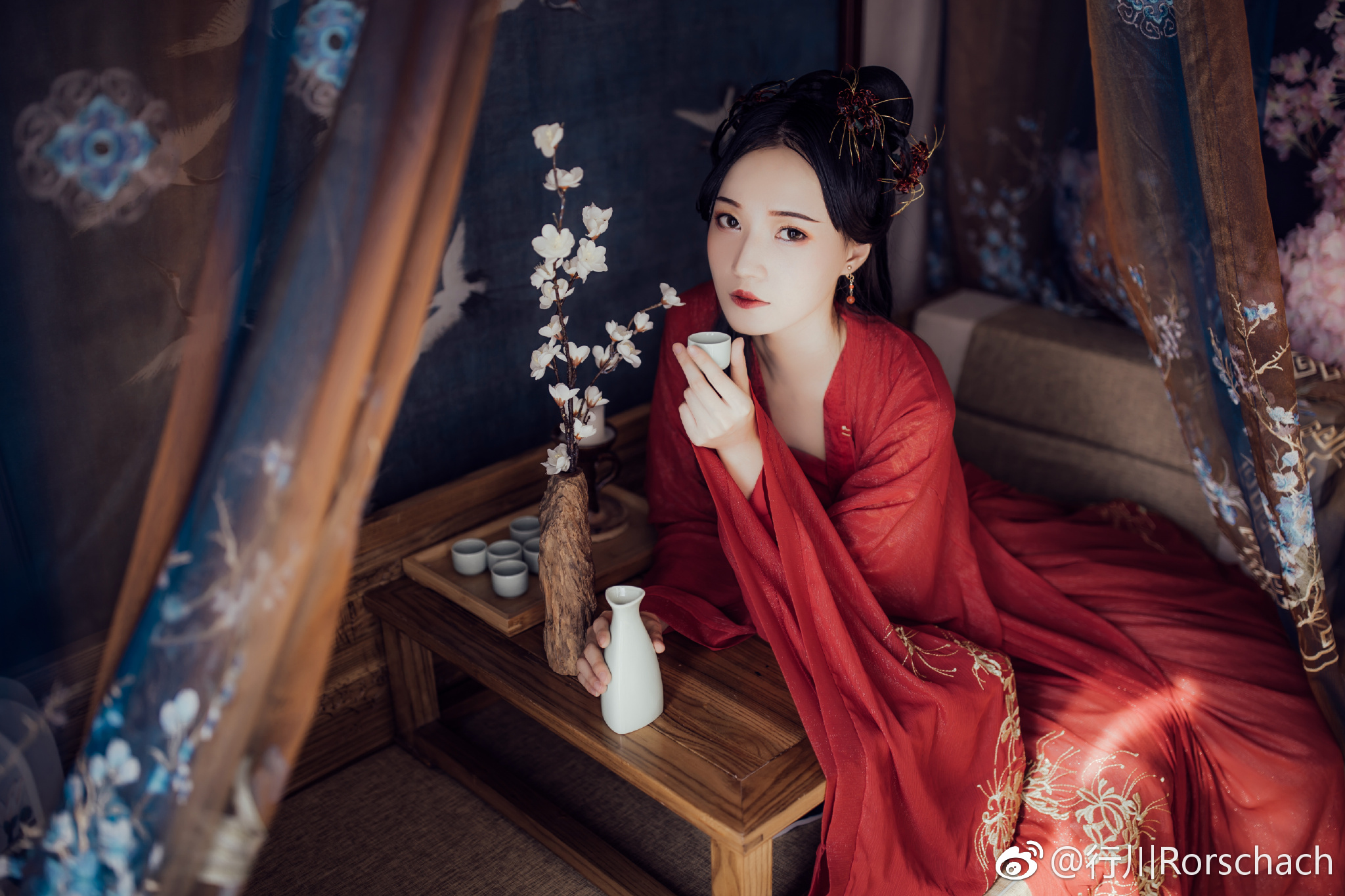 织梦行云繁华烬 凭栏浅影 箜篌弦惊 一曲无音 @行川rorschach 妹子