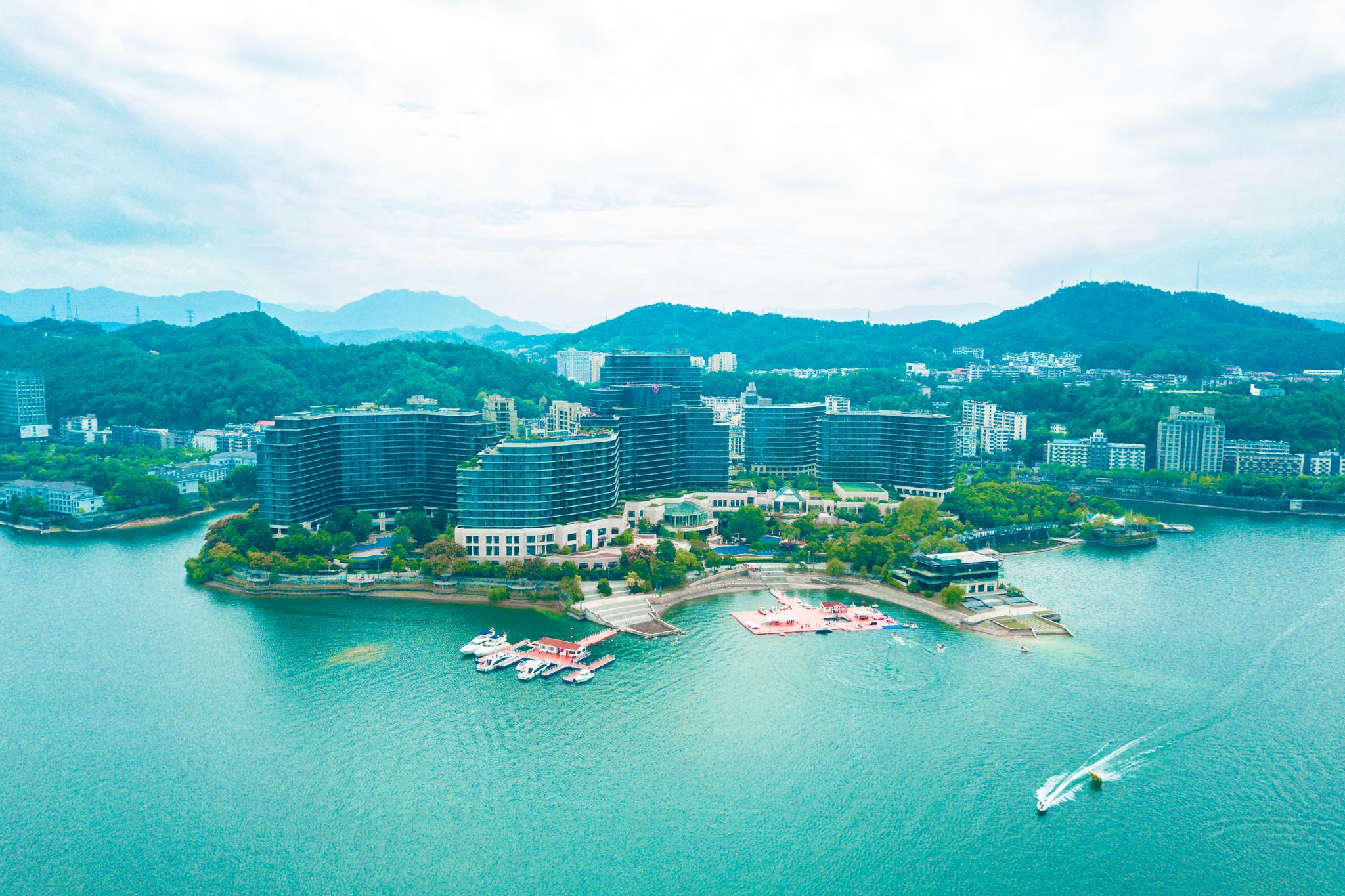 千岛湖绿城度假酒店开窗便是山水美景 @微博旅游
