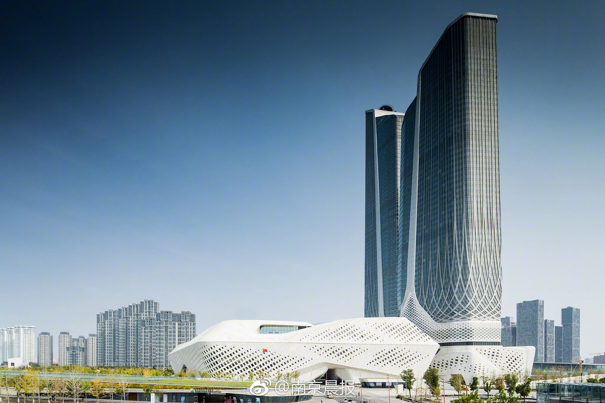 "2018如新健康中国行"顶峰相见 挑战南京河西地标双子塔