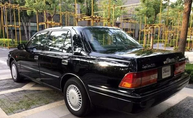 98年的丰田皇冠155,除了没有车载冰箱,一切都是那么完美