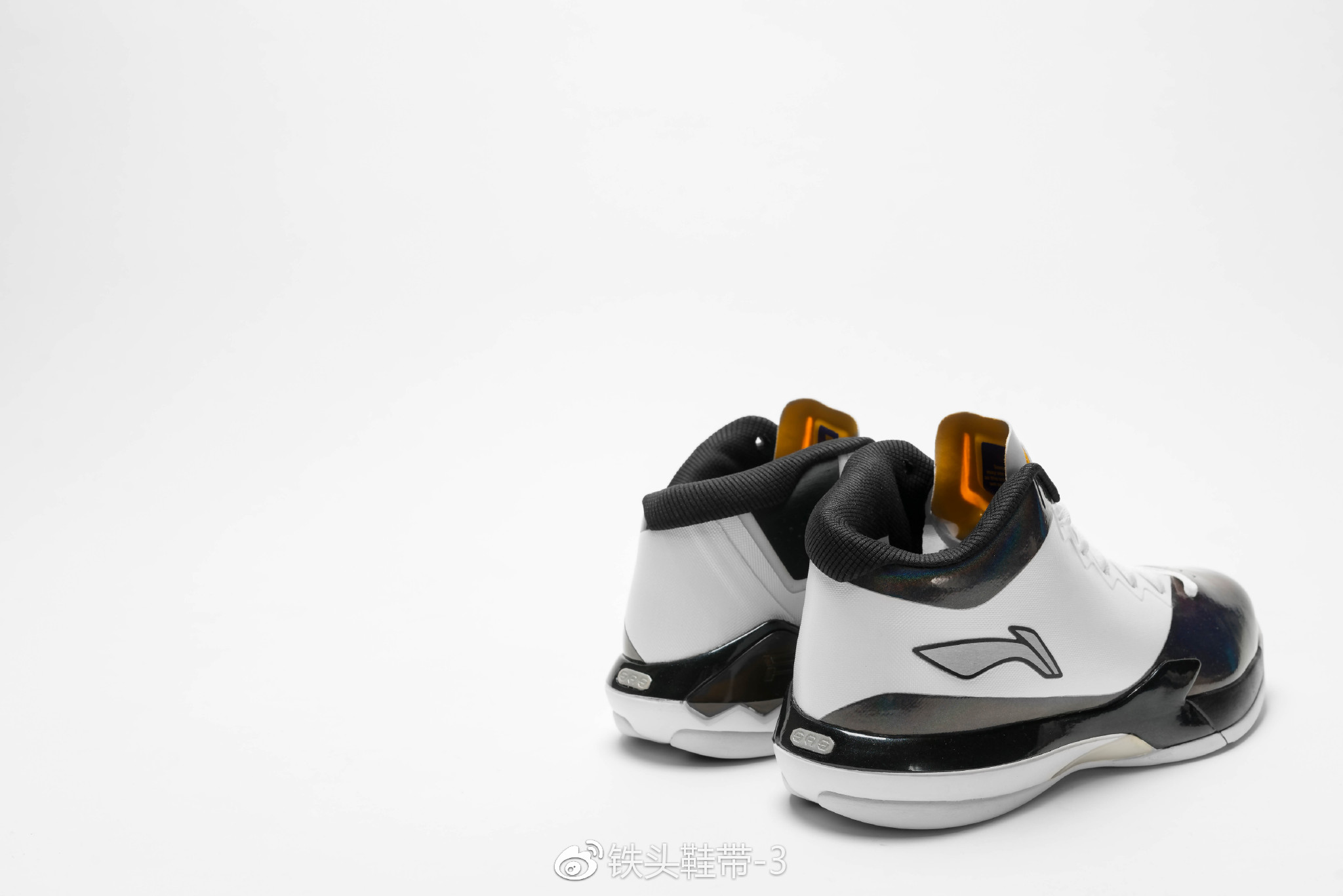 五彩斑斓的黑是可以存在的——李宁·驭帅8