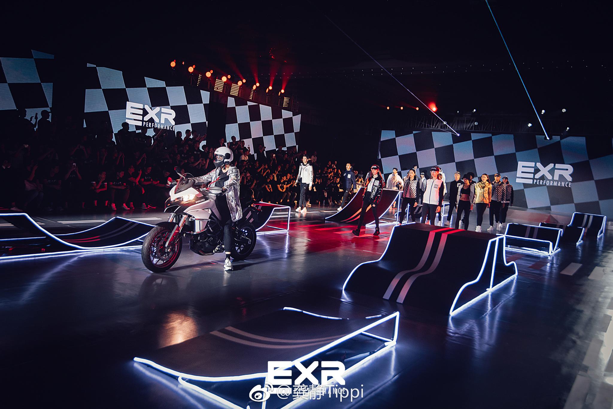 今天给大家安利一个酷酷的品牌,就是exr,它是来自韩国的潮流品牌