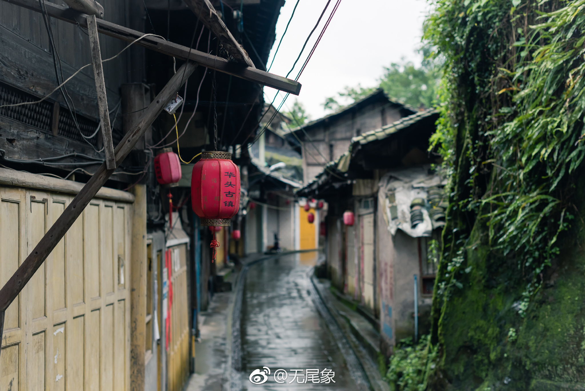 华头古镇是一座深藏在深山密林处中的小镇