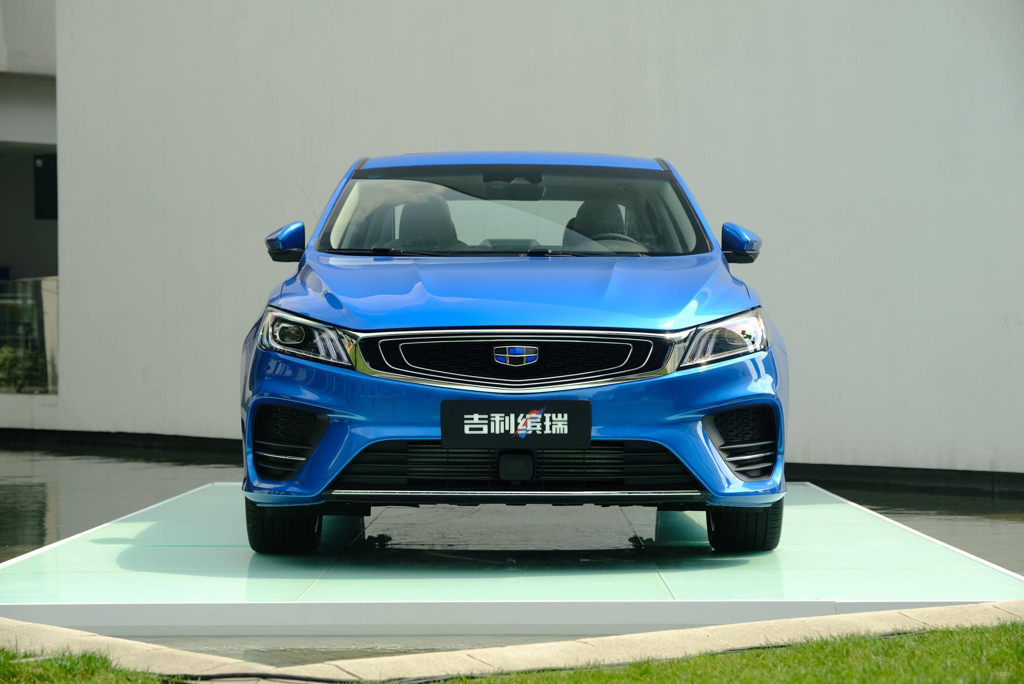 1小时订单破万,挑战合资紧凑轿车,试驾10万级的吉利缤瑞