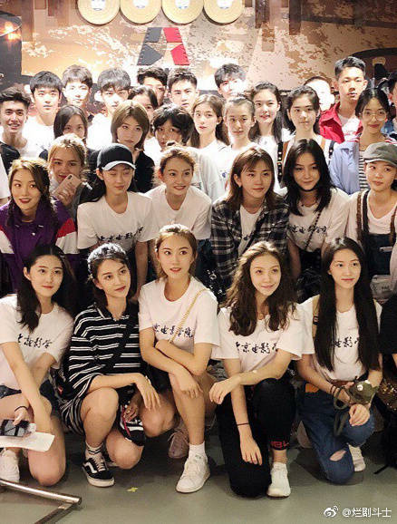 18级北电和18级中戏合影!实名制羡慕这些同学了!