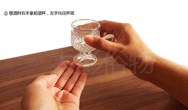 酒桌上如何向长辈敬酒?这些规矩喝酒的人都要懂