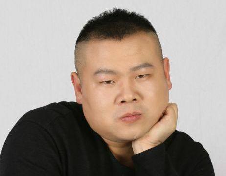 岳云鹏调戏空姐,再爆新贱萌表情包