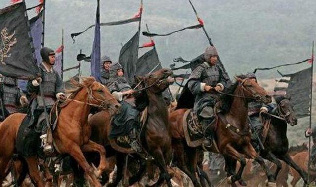 将军大获全胜凯旋归来,半路听到皇帝驾崩,满心欢喜自称为帝