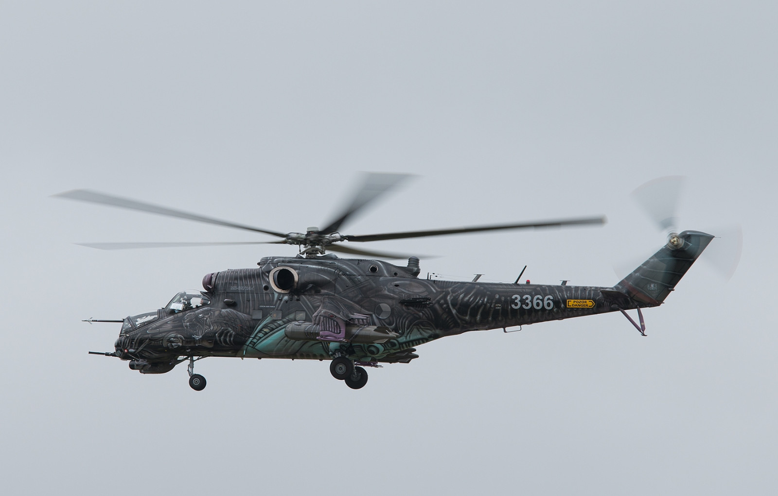 苏联俄罗斯武装直升机的先驱者米24型雌鹿武装直升机