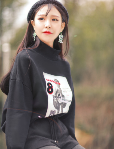 挖掘最新的八卦是不是呢 大胃王猫妹妹可以说是全快手最能吃的女人了