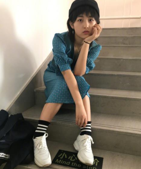 张子枫过17岁生日,晒睡衣照放飞自我,"冲天辫"成亮点!