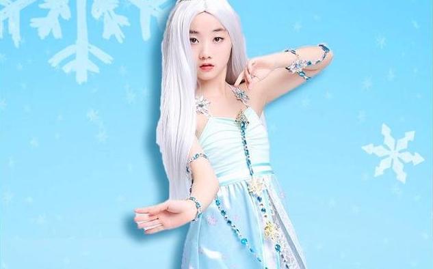 叶罗丽:真人版的cos,莫纱乖巧可爱,冰公主的有点毁形象