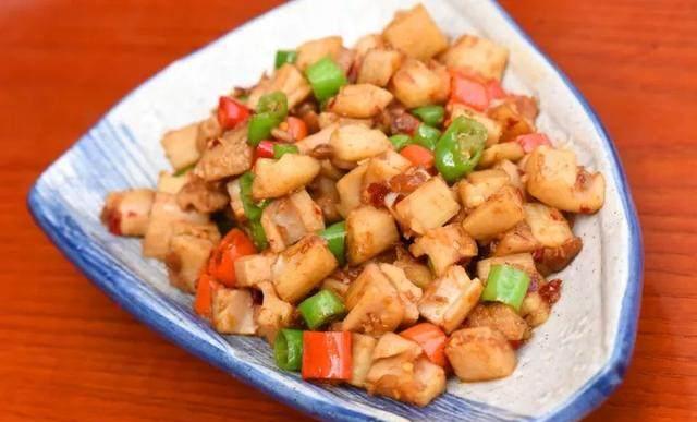 渔村藕丁酱爆龙爪菜渔村捞薯粉云南人爱吃的黄焖鳝鱼银鱼煎蛋渔村果木