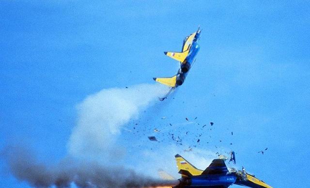 战斗机接连坠毁却订单不断, 飞行员现身说法: 这么好的飞机还不买