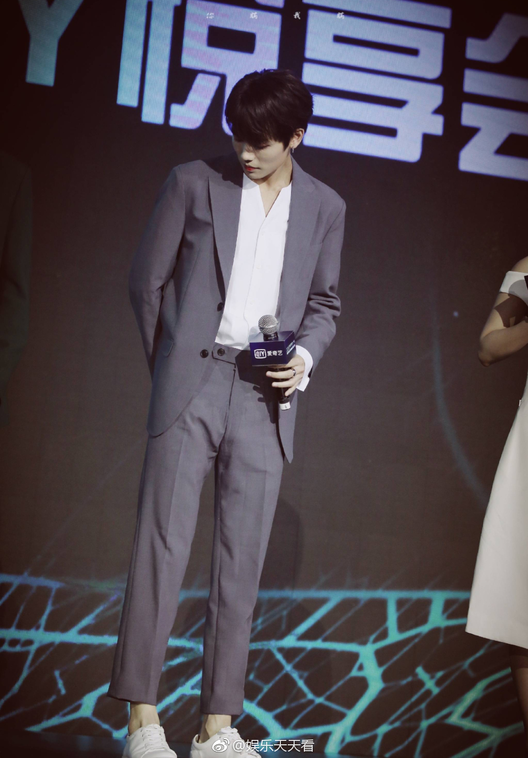 林彦俊西装礼仪,举止言行间满满都是绅士风度