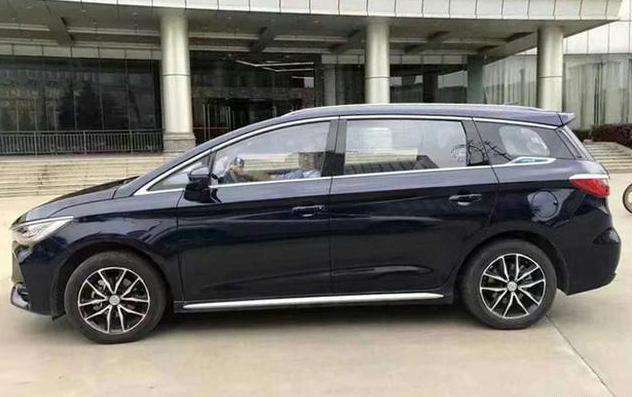 比亚迪宋7座版实车到店 9万块