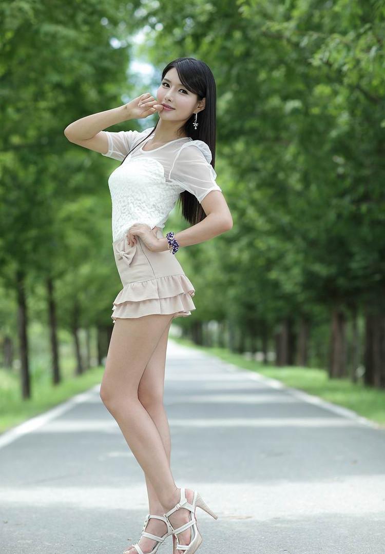 选对短裙增添活泼灵动迷人