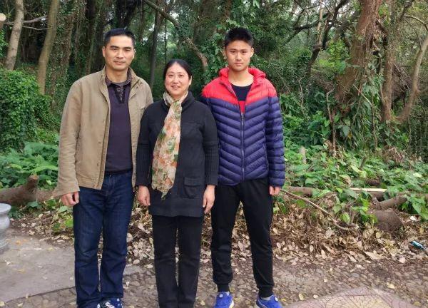 孙丽红,朱向荣家庭(外国语学院)