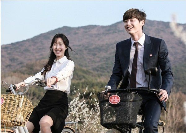 李钟硕与f(x)成员郑秀晶曾合作情景喜剧《high kick 3短腿的反击》