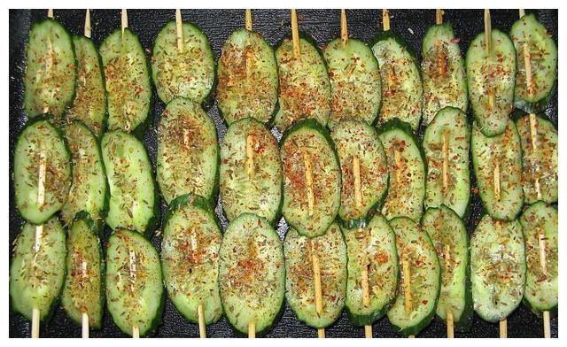 黄瓜豌豆大白菜蚕蛹心形的青椒竹笋青豆包腊肉脑袋土豆和洋葱肚卷金针