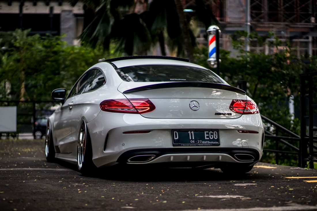 动感优雅的奔驰c级coupe,改装成低趴姿态能否讨你欢心?