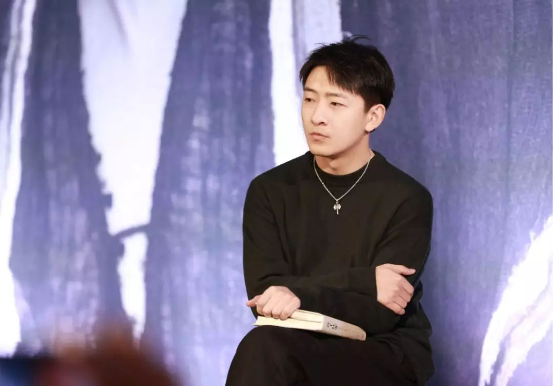 "非典型反派"苗驰的双面舞台