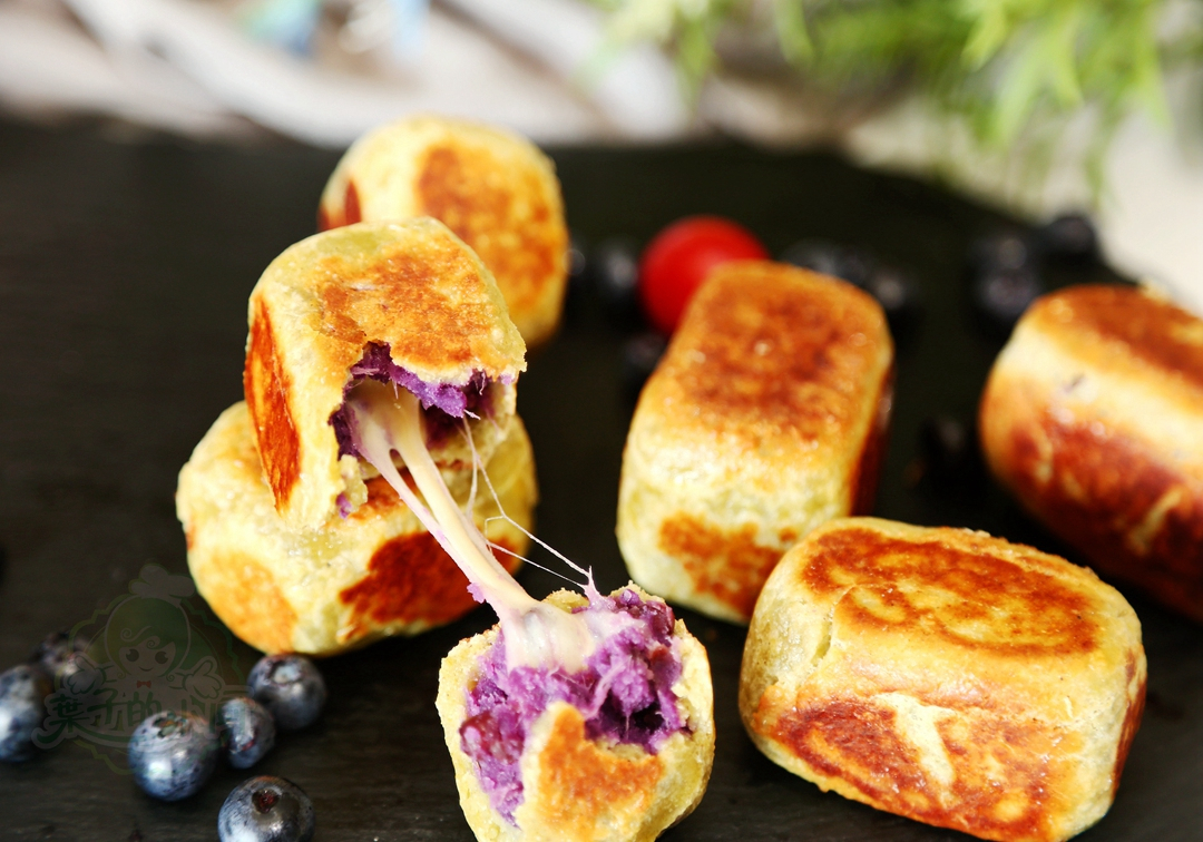 仙豆糕也叫做虎皮饽饽,是一款老北京中华传统美食,一种有馅料的