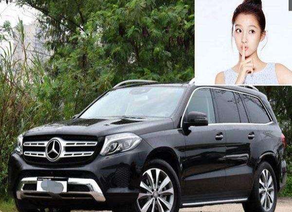 再来看看关晓彤的车,关晓彤的座驾是停产了的奔驰ml,这款车全价也要