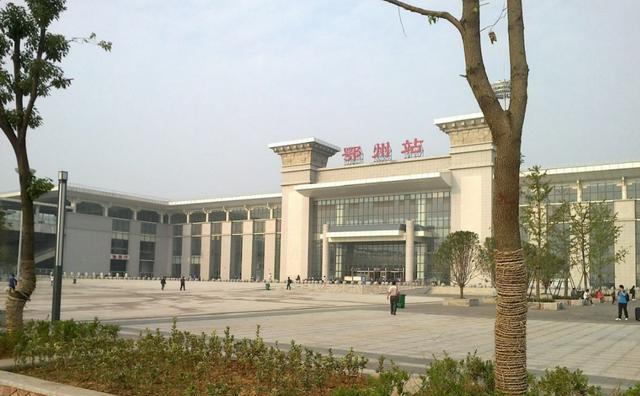 火车客运站有鄂州站,华容站,葛店站,樊口西站等