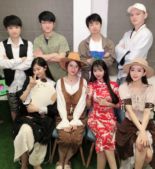 lpl前解说苏小妍晒合照网友期待we微笑重新连接