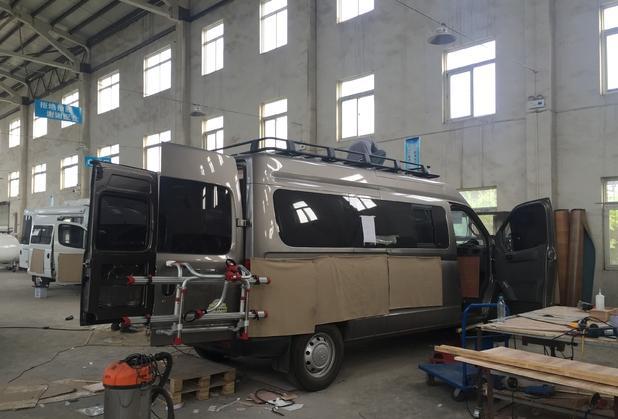 上汽大通v80商务风格房(chuang)车改装