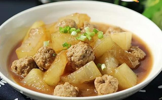 清炒冬瓜没啥味,那就和肉丸一起炒,做一道冬瓜烧肉丸!