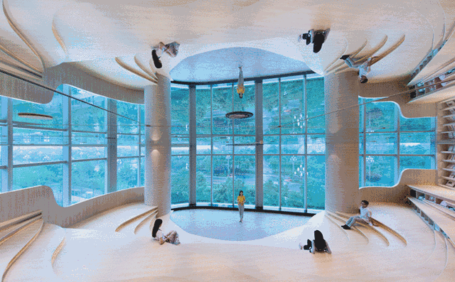 是下班后在九方看一场特惠电影 是娇子公园旁钟书阁里的一本书