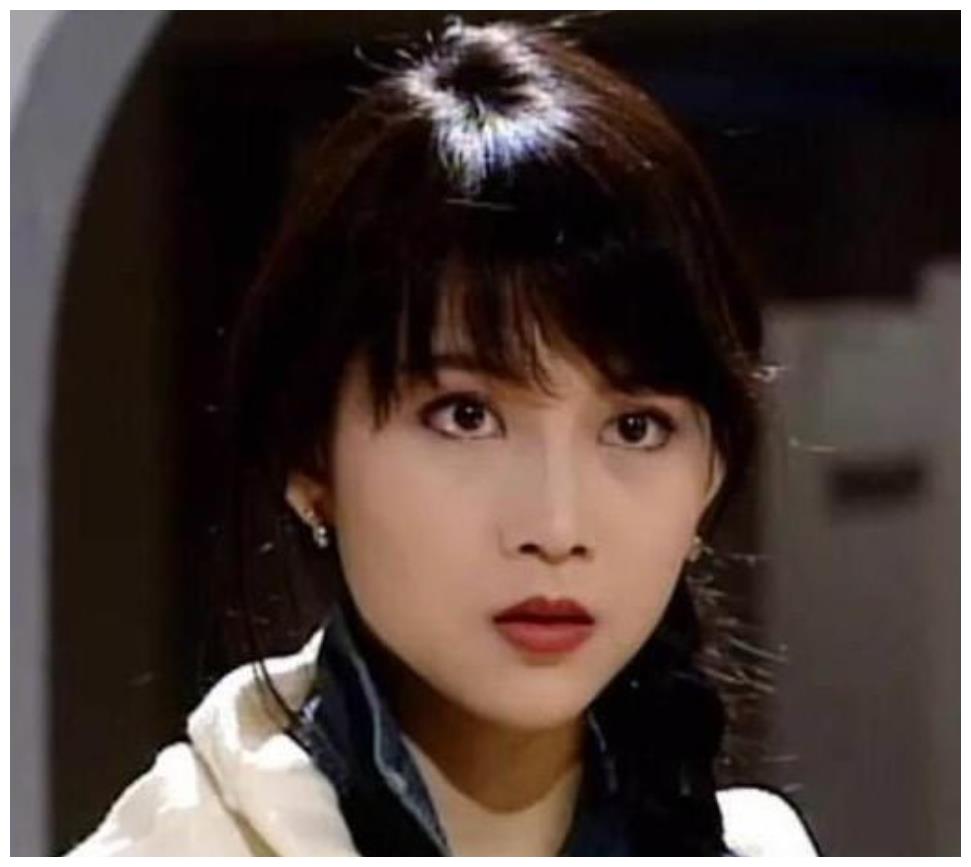 17岁蔡少芬旧照曝光,颜值是香港美女的代表,惊艳了时光