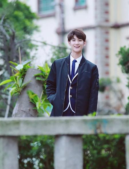 近期捕捉到小鲜肉一枚, 快来看看是不是你迷恋的那一只!