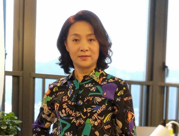 正在热播的电视剧《创业时代》就是由流量艺人杨颖主演的,男主角是