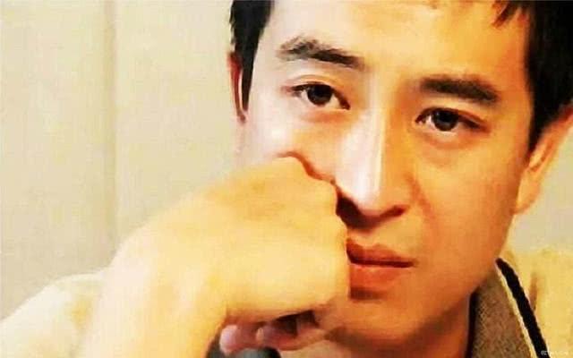 张嘉译年轻相片遭曝光,网友:还好错过了,不然青春就废了