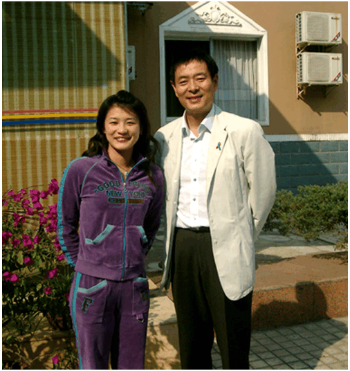 濮存昕和发妻宛萍一起携手相伴了四十多年,从未出过任何的绯闻,两人生