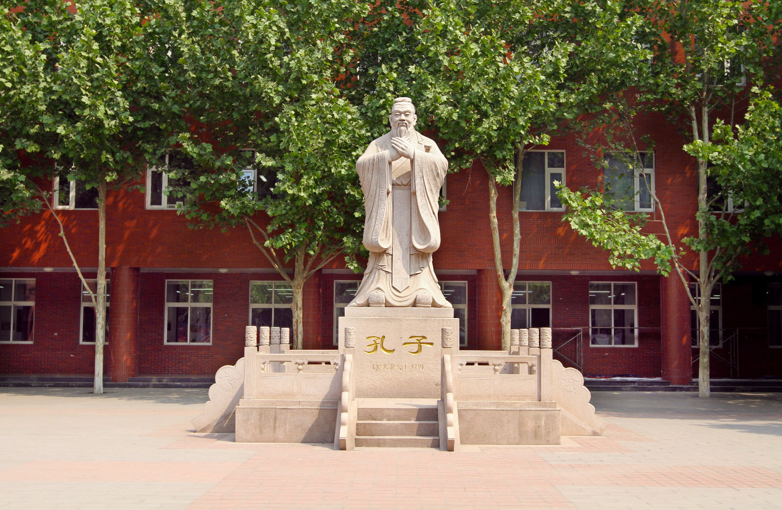 北京王府学校以德施教育人为先中西合璧励志未来